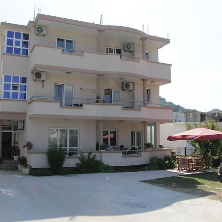Apartment Family Улцин Екстериор снимка