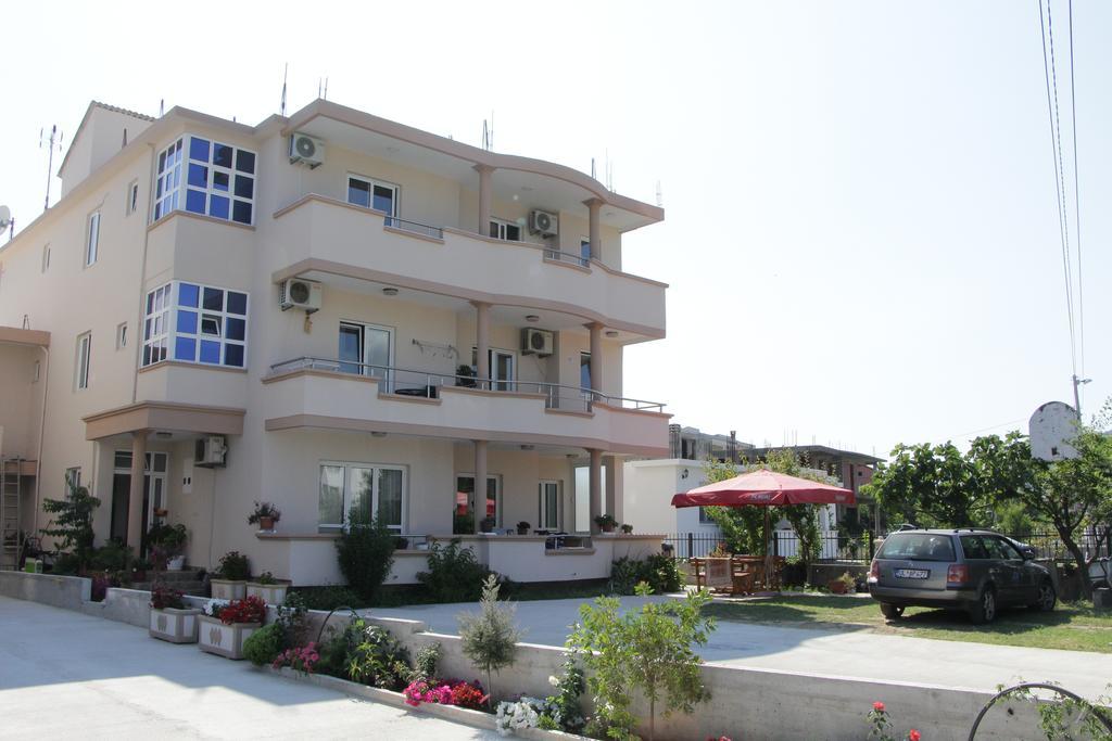 Apartment Family Улцин Екстериор снимка